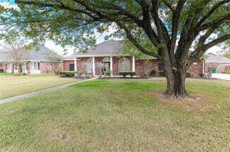 5733 Hemlock St, Lake Charles, LA 70605