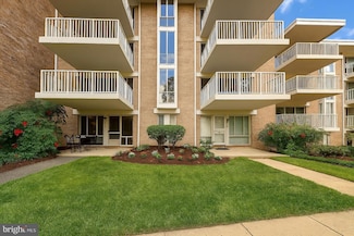 2605 Redcoat Dr Unit 252, Alexandria, VA 22303