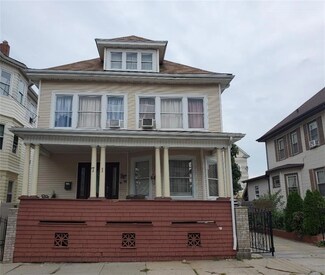 71 Farragut Ave, Cranston, RI 02905