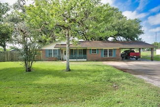 402 E Smith St, Brazoria, TX 77422