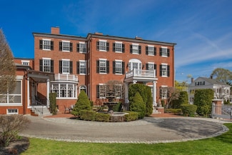 26 Winter St, Salem, MA 01970