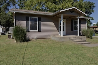 302 Delaware St, Oskaloosa, KS 66066