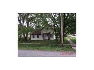 109 S 4th St, Gower, MO 64454