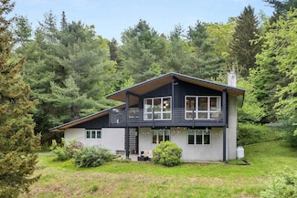 22 Hillside Dr, Wilmington, VT 05363