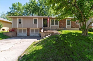 817 NE 81st St, Kansas City, MO 64118