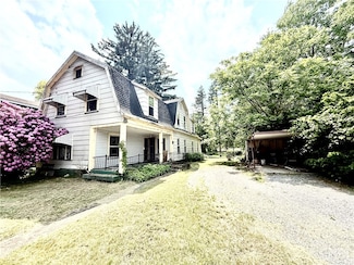 15 Oak St, Waterloo, NY 13165
