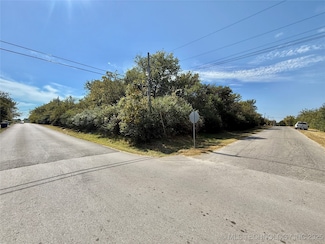 1406 S Filmore Ave, Wagoner, OK 74467