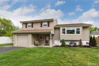 40 Quaker Ln, Colonia, NJ 07067