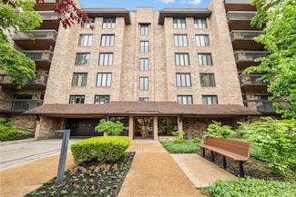 1771 Mission Hills Rd Unit 412, Northbrook, IL 60062
