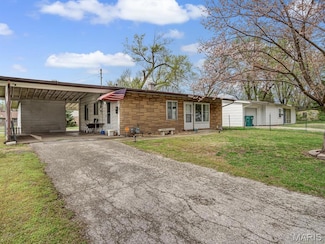 1120 Saint Michael Dr, East Saint Louis, IL 62206