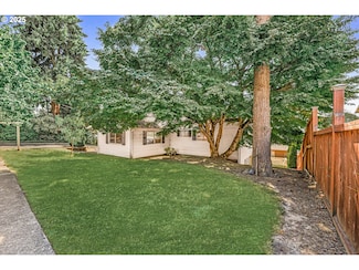 16381 Hunter Ave, Oregon City, OR 97045