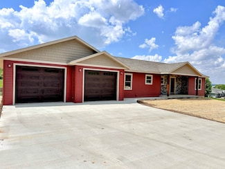 38069 Red Cedar Cir, Prairie Du Chien, WI 53821