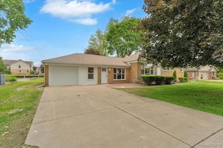 27853 Johnson Rd, Grosse Ile, MI 48138