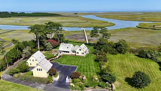 26172 Seaview St, Accomac, VA 23301