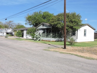 506 W 2nd St, Goldthwaite, TX 76844