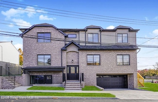 9 Massachusetts St, Staten Island, NY 10307
