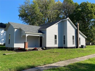 9 S Meridian St, Roachdale, IN 46172