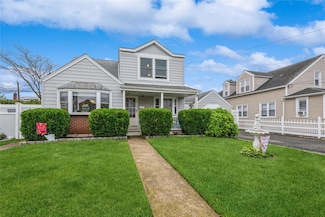 64 Kent Rd, Island Park, NY 11558