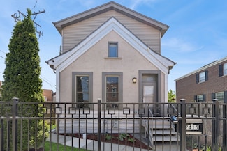 2415 W Washburne Ave, Chicago, IL 60608