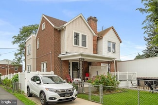 825 Rhawn St, Philadelphia, PA 19111