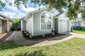 67 W 9th St, Atlantic Beach, FL 32233