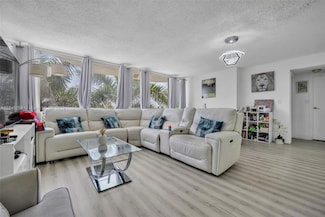 7601 E Treasure Dr Unit 611, North Bay Village, FL 33141