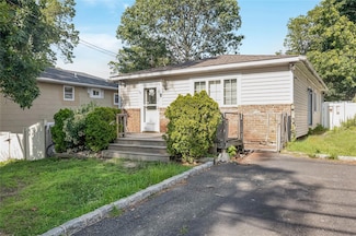 143 Belle Ave, Ronkonkoma, NY 11779