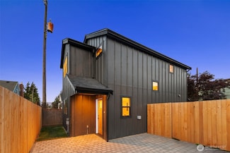 3720 36th Ave SW Unit B, Seattle, WA 98126