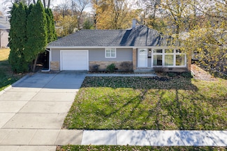 1913 Milton Ave, Northbrook, IL 60062