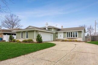 9400 Wildwood Dr, Highland, IN 46322