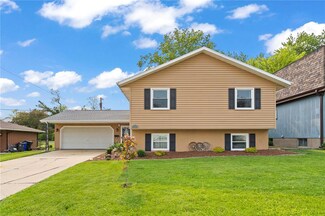 44 27th St NW, Cedar Rapids, IA 52405