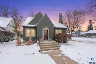 1701 S Carter Place, Sioux Falls, SD 57105