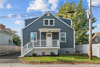 3 Clinton St Unit a, Newport, RI 02840