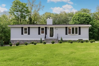 3 Idlewild Dr, Poughkeepsie, NY 12601