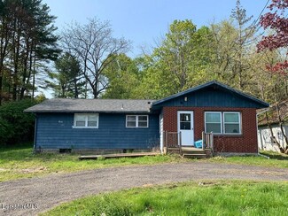 16 E Main St, Cheshire, MA 01225