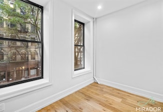 221 E 10th St Unit 14, New York, NY 10003
