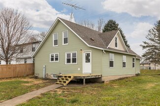 51 Walnut St, Tipton, IA 52772
