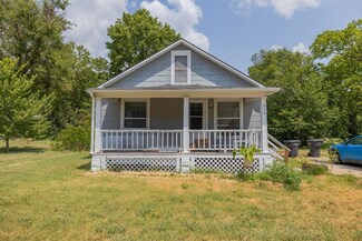 616 E 1st St, Newton, KS 67114