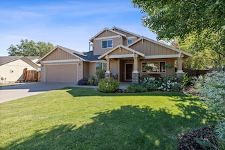 2042 NW 22nd St, Redmond, OR 97756