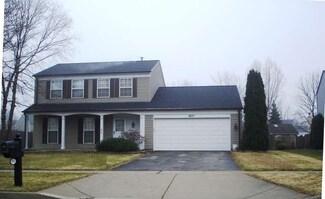 1825 College Green Dr, Elgin, IL 60123
