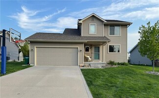 427 4th St SE, Bondurant, IA 50035