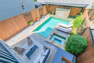 701 Asbury St, Houston, TX 77007