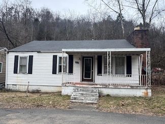 137 Pine Ave, Pineville, WV 24874