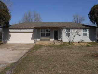 8225 NE 26th St, Spencer, OK 73084