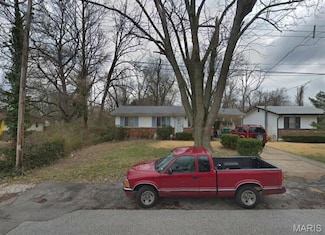 1920 Crown Point Dr, Saint Louis, MO 63136