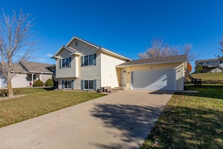 5342 King Arthur Dr NW, Rochester, MN 55901