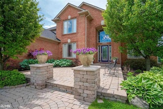 51251 Castle Mar Ct, Macomb, MI 48042