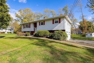 13 Chestnut St, Red Hook, NY 12571