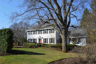 8 Sky Hollow Dr, Albany, NY 12204