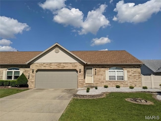 2290 Wellington Dr, Belleville, IL 62221